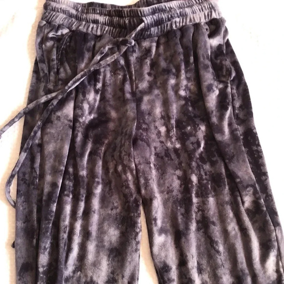 NWOT Printed Velour in classic Jogger - Picture 7 of 12